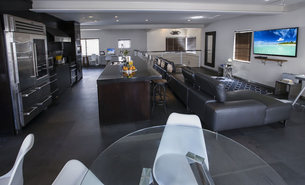 Posh South Beach Hostel 29/38