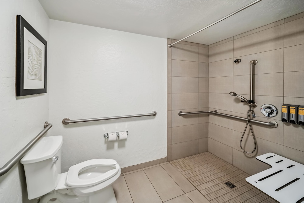 Standard, Queen Bed, Pool Side, Accessible، Best Western Plus Hilltop Inn 8/9