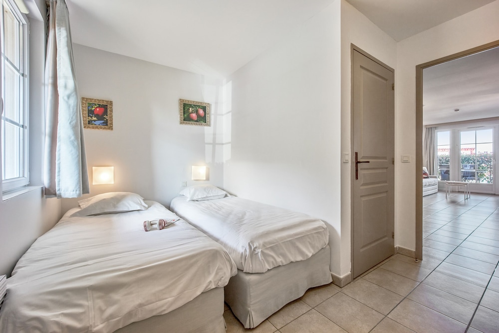 Studio, Sofa, Balcony or Terrace