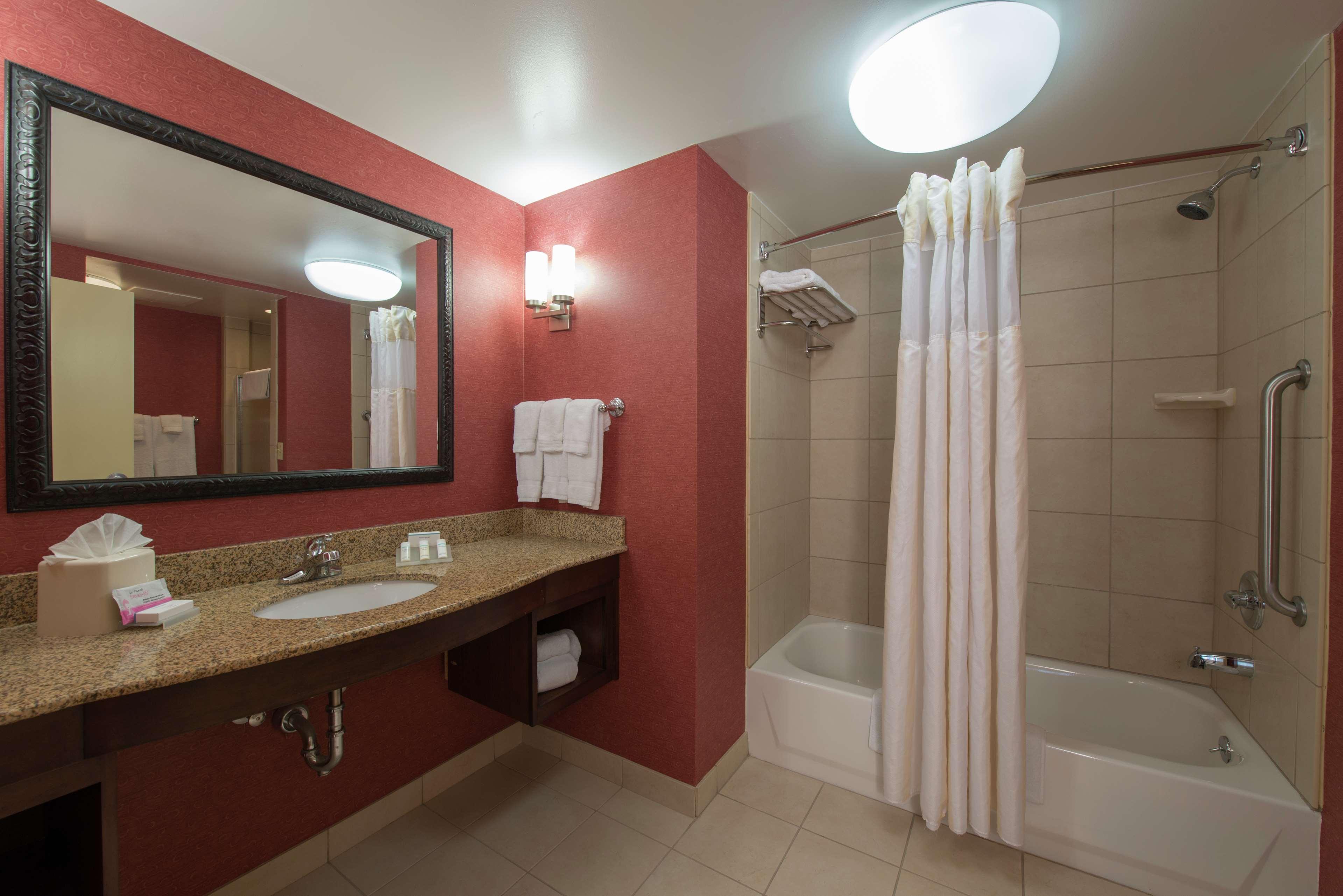 جناح جونيور بسريرين كوين لذوي الإعاقة، Hilton Garden Inn Tupelo Ms 3/3