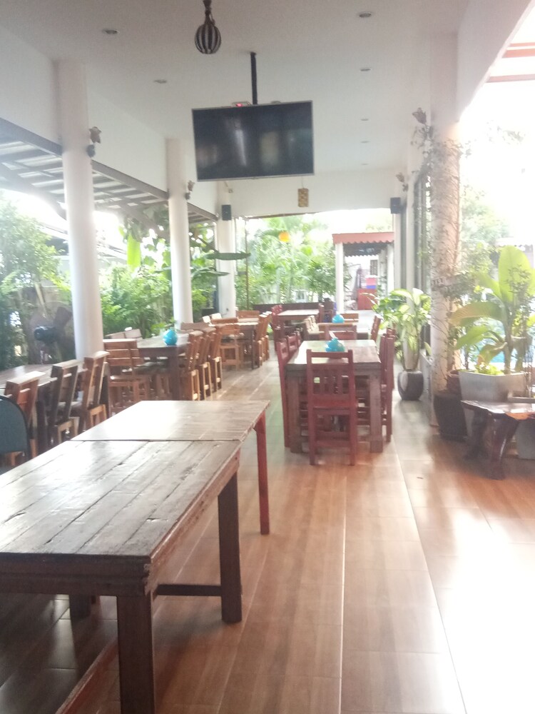 Front Beach Hotel 22/26