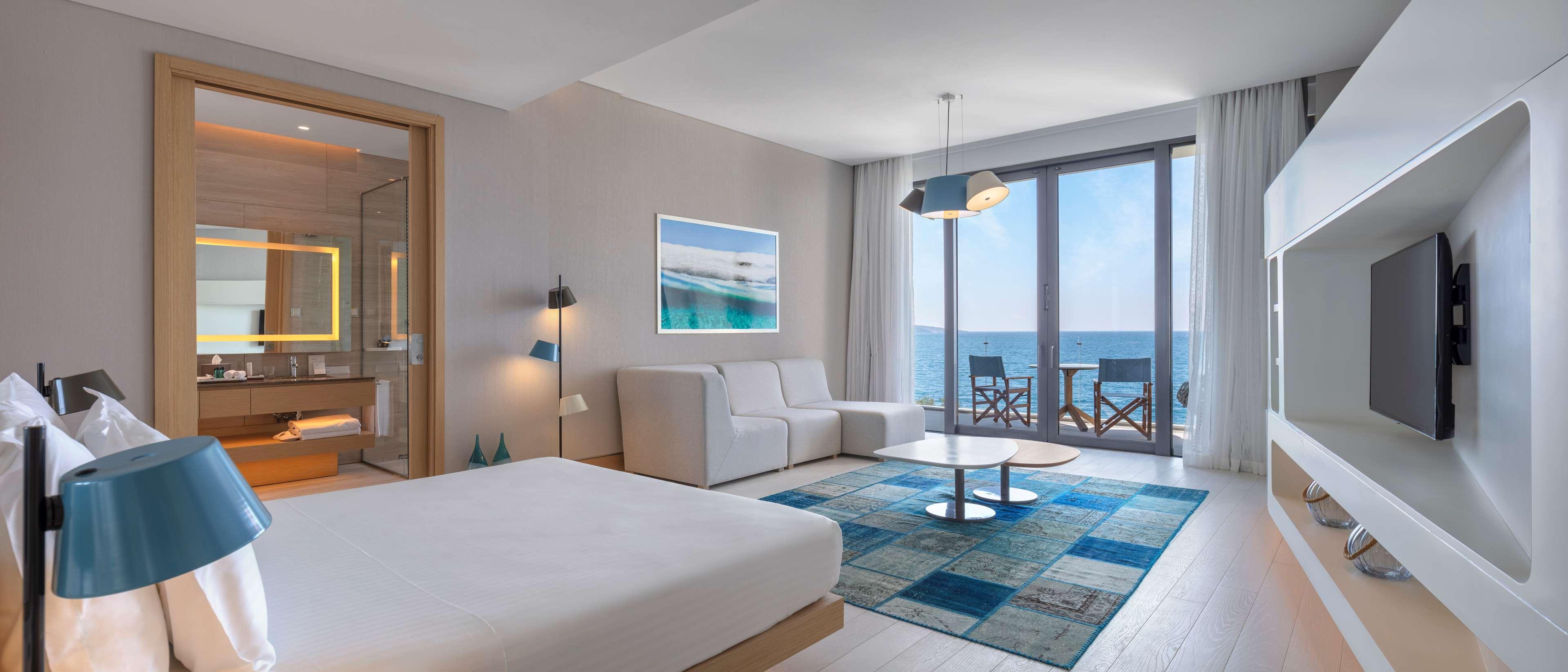 JUNIOR SUITE, KING BED, SEA VIEW, BALCONY