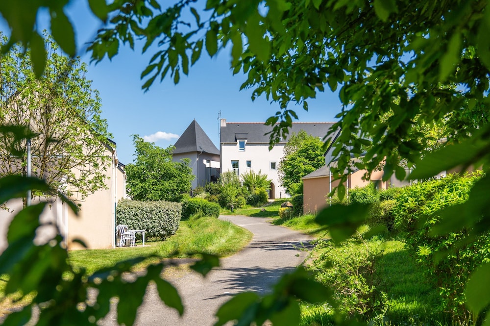 Le Domaine De L'emeraude 55/63