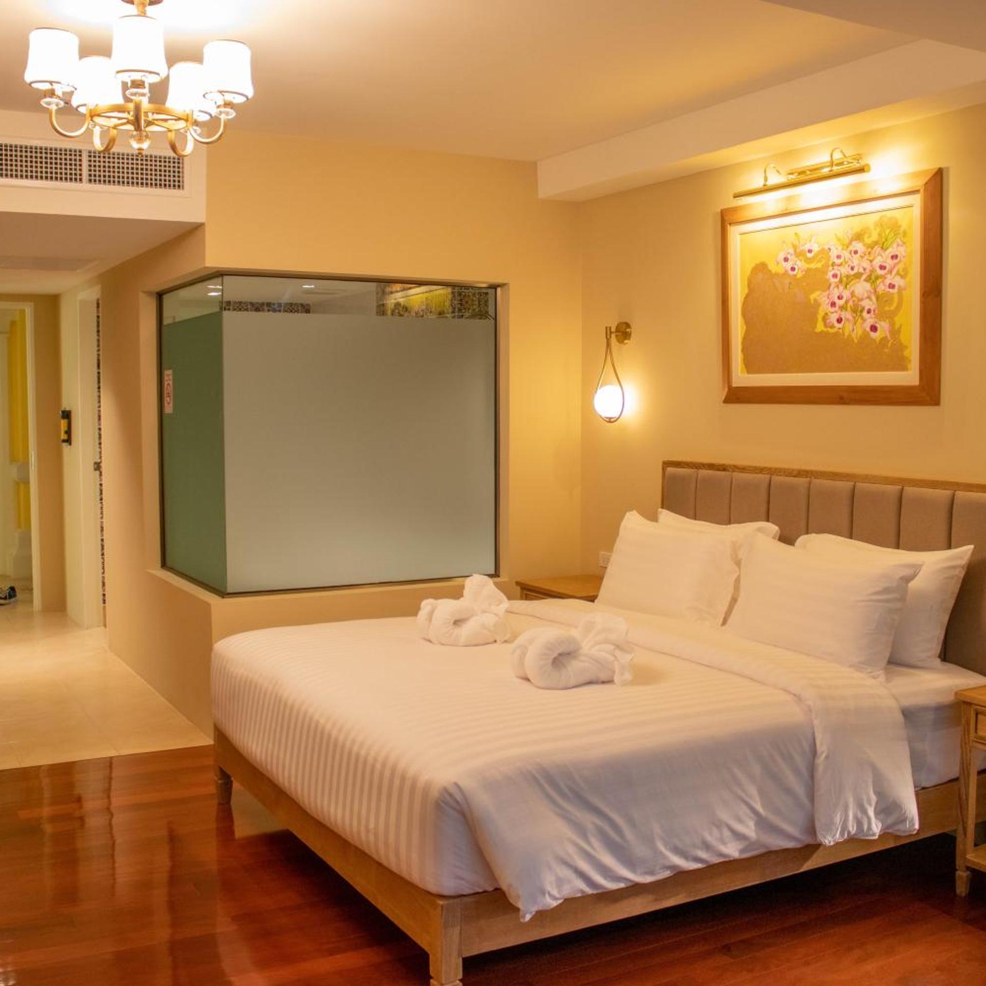 Siri Grand Bangkok Hotel 10/50