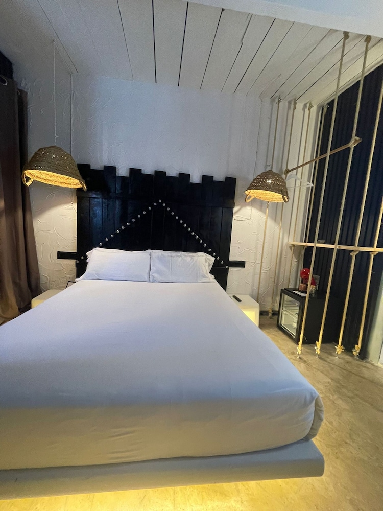 PAIISE Hotels 23/58