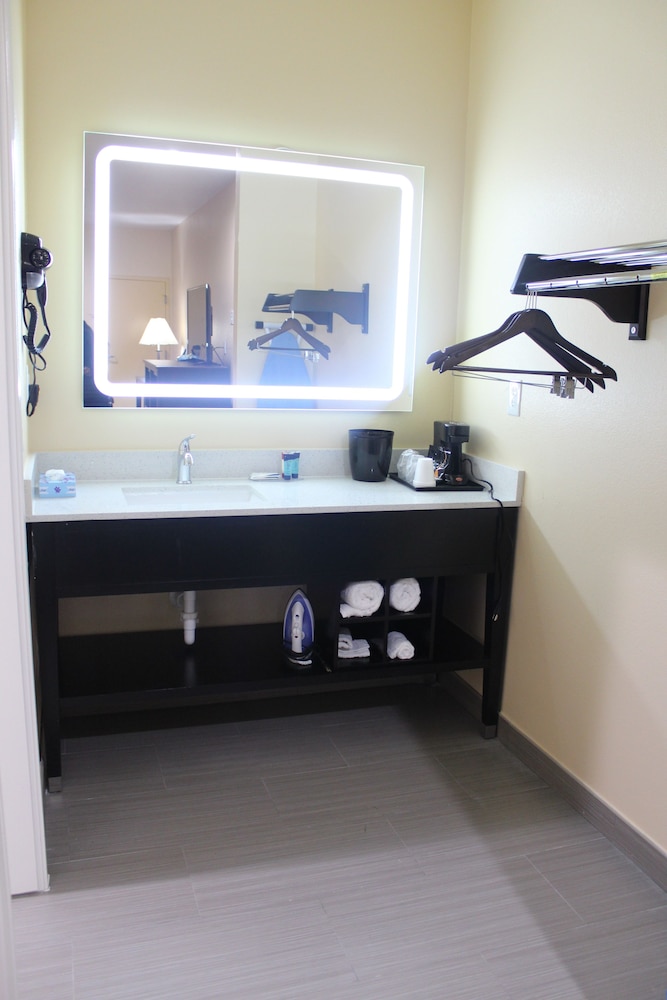 Express Inn & Suites - Bush Airport 19/34