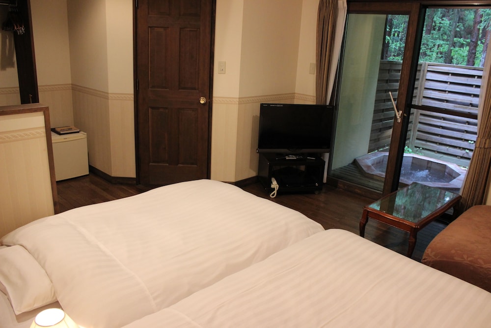 ROOM, OUTDOOR BATH