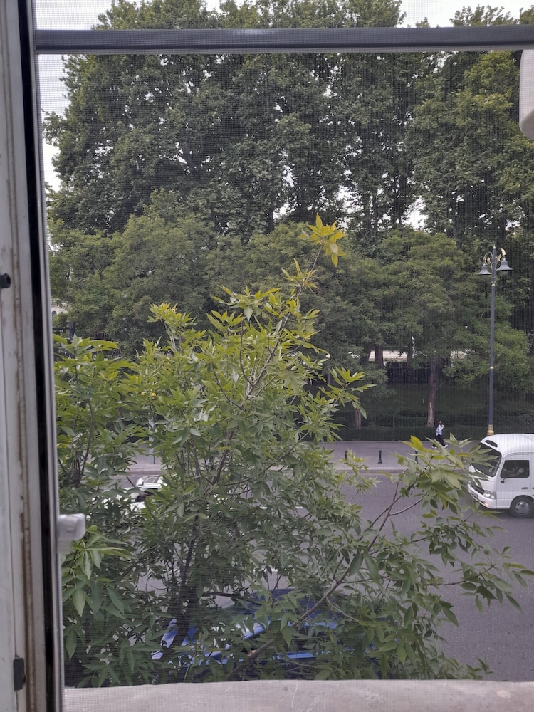 White City Hostel 30/35