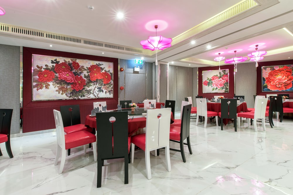 Royal Rattanakosin Hotel 51/63