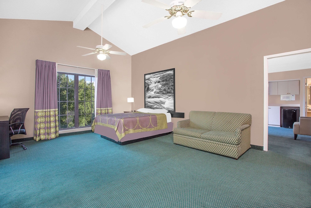 Super 8 By Wyndham Austell/Six Flags 11/12