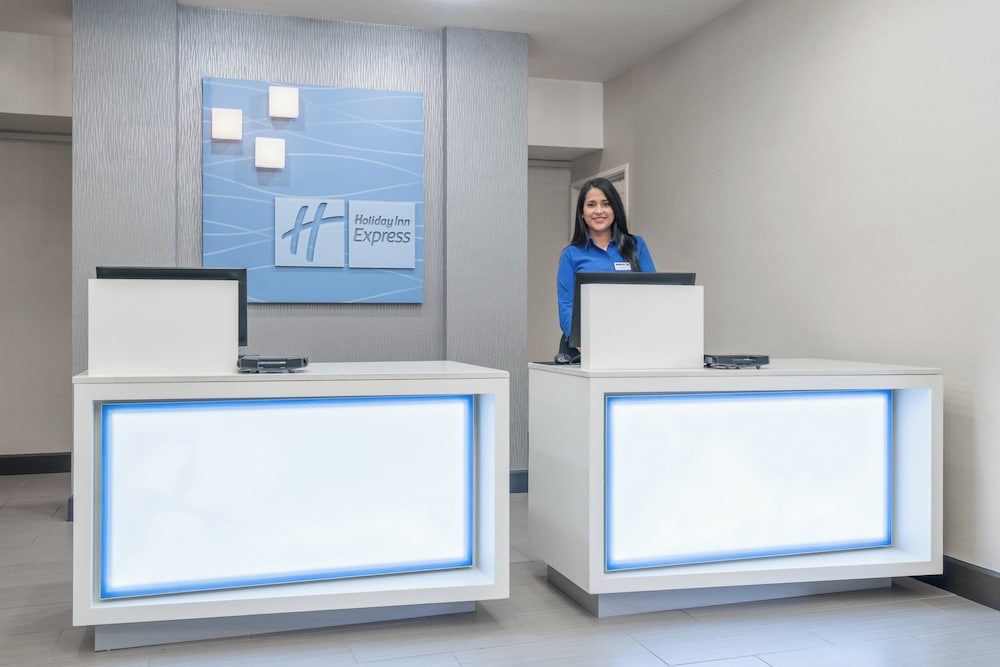 Holiday Inn Express Hotel Suites Ames 8/58