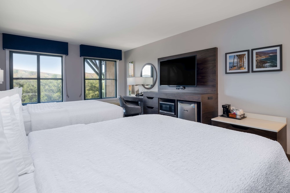 غرفة قياسية بسريرين كوين