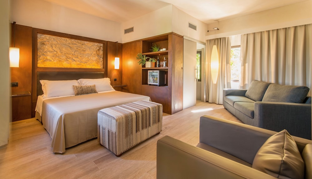 JUNIOR SUITE, QUEEN BED, SOFA