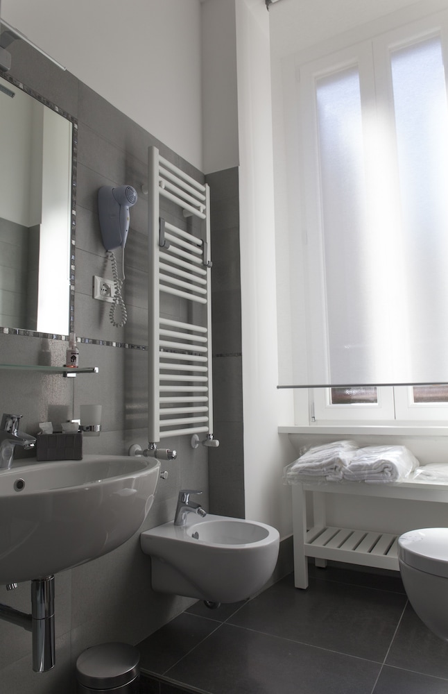 Elenoire Rooms & Suite 44/48