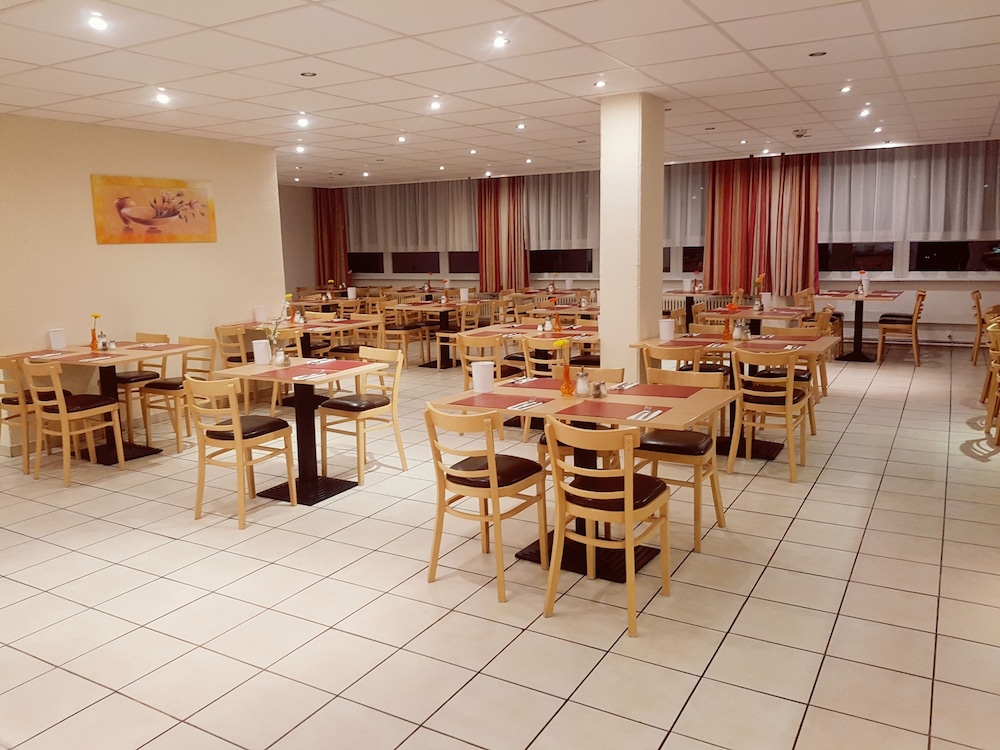 OPAL HOTEL 32/53