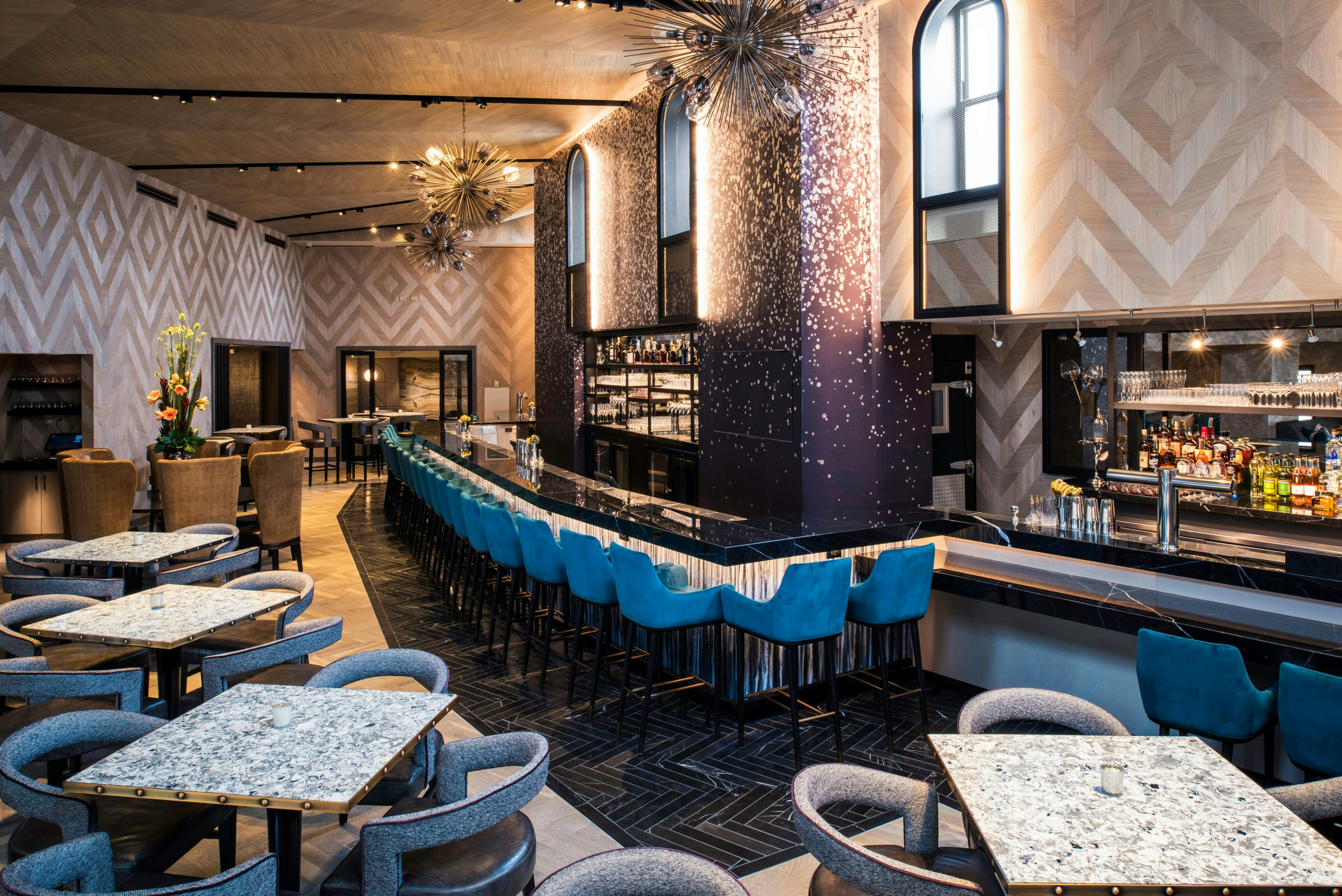 Londonhouse Chicago Curio Collection By Hilton 31/50