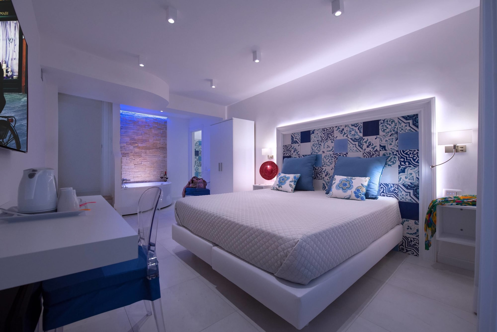 Deluxe, King Bed, Adult Only
