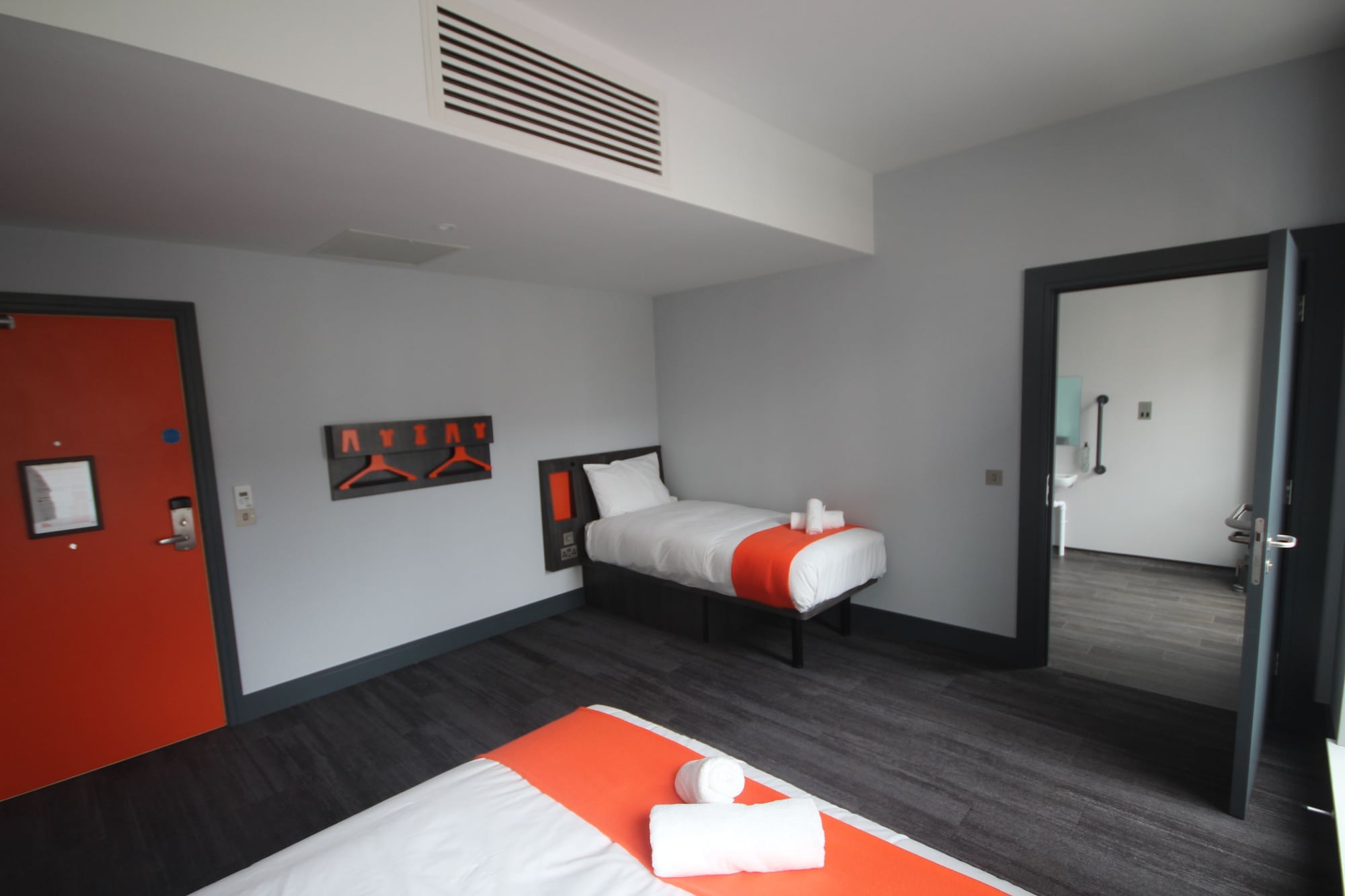 ROOM, TRIPLE, ACCESSIBLE