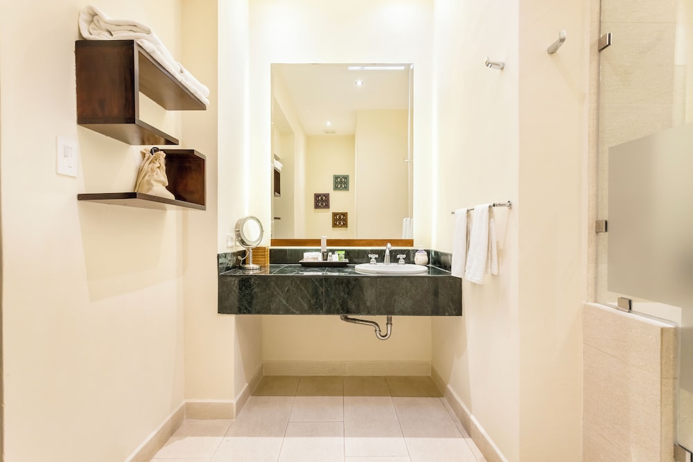 Pensativo House Hotel(formerly Casa Rosal Hotel Boutique) 63/64