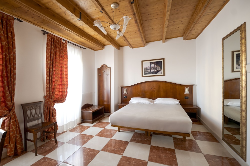 Hotel Ungheria Varese 1946 12/50