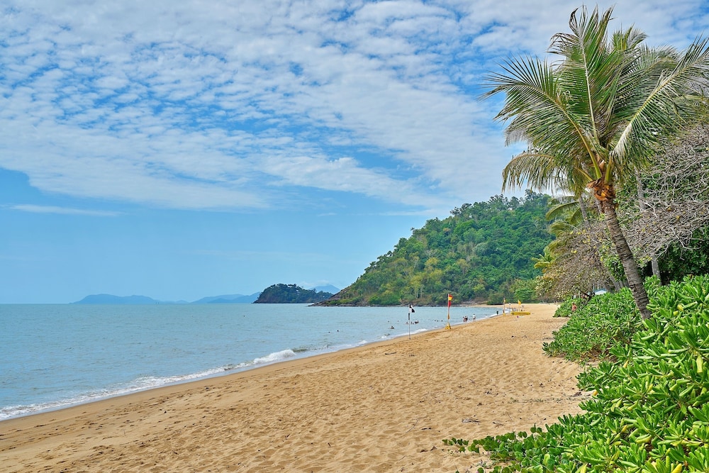 Trinity Beach Club Holiday Apartments 25/27