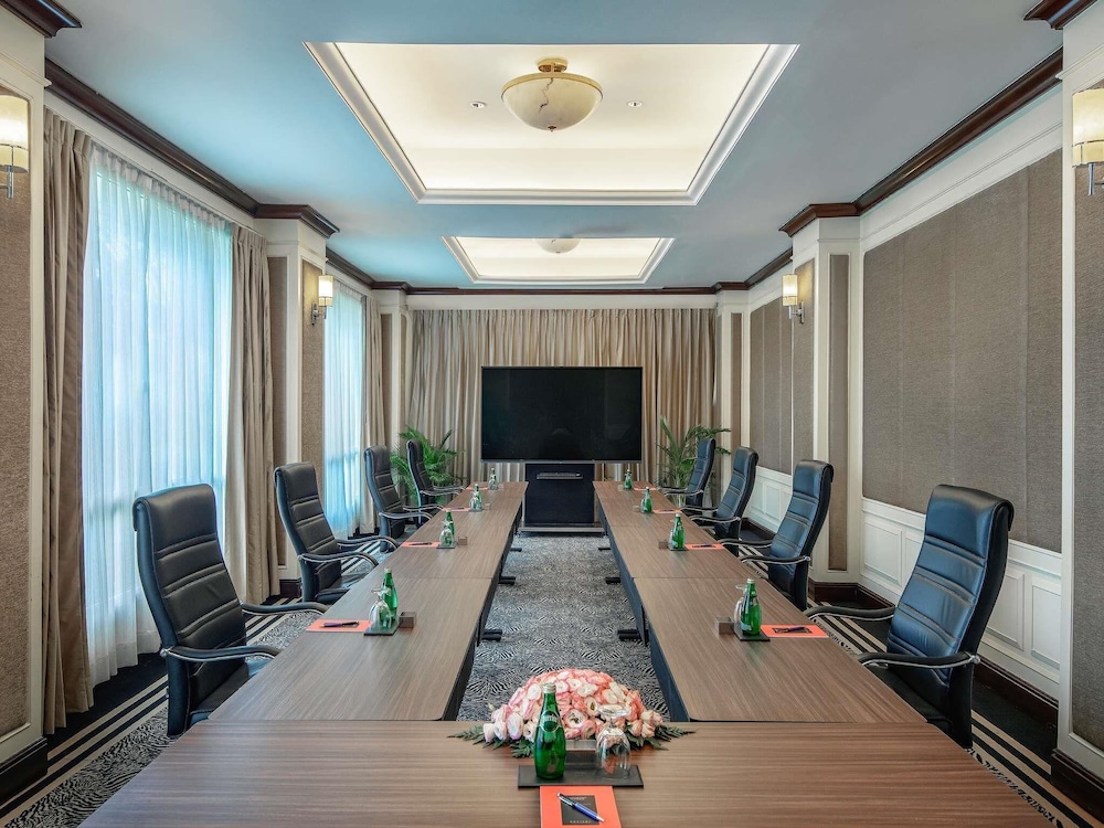 Sofitel Phnom Penh Phokeethra Hotel 65/76