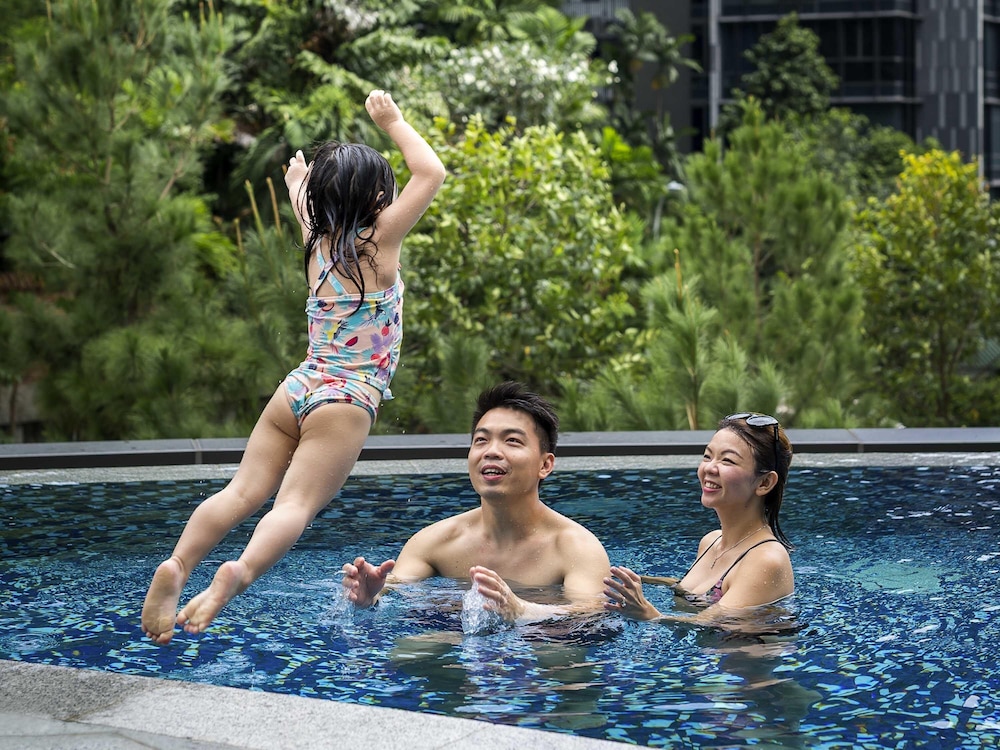 NOVOTEL SINGAPORE ON STEVENS 34/73