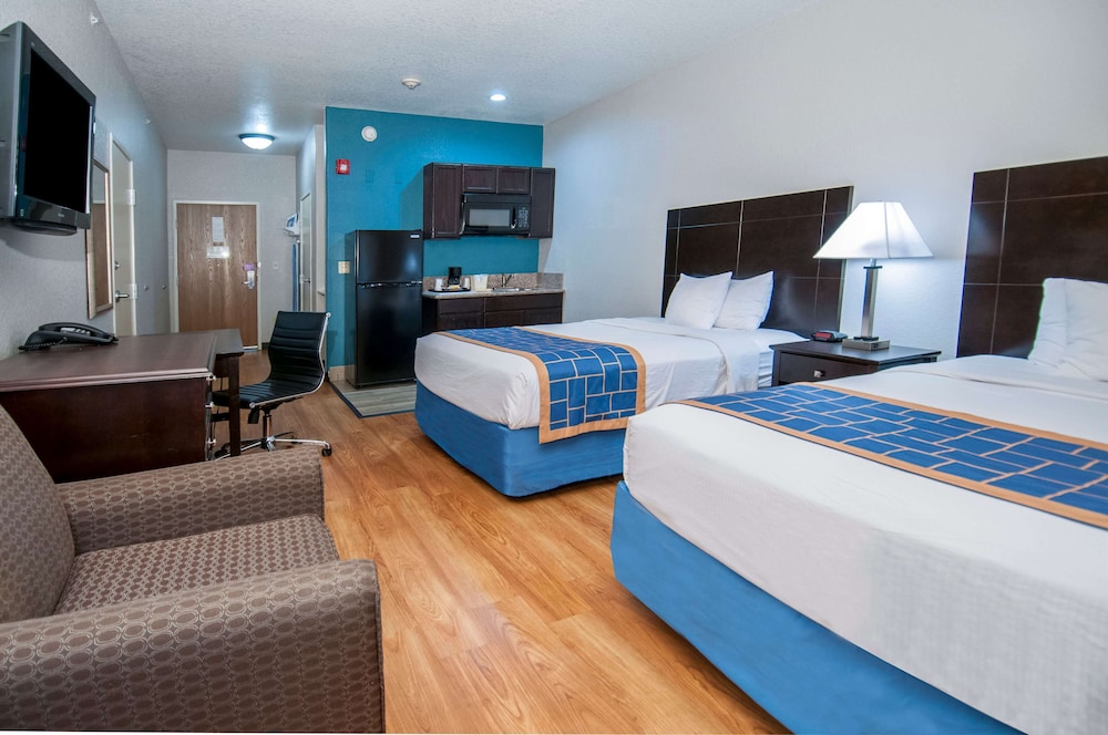 Days Inn & Suites by Wyndham San Antonio near Frost Bank Ctr 12/42