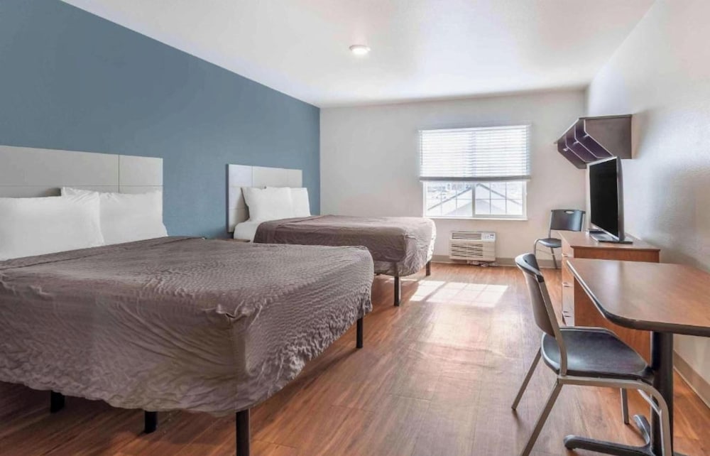 2 Full Beds - Non-Smoking, Kitchen