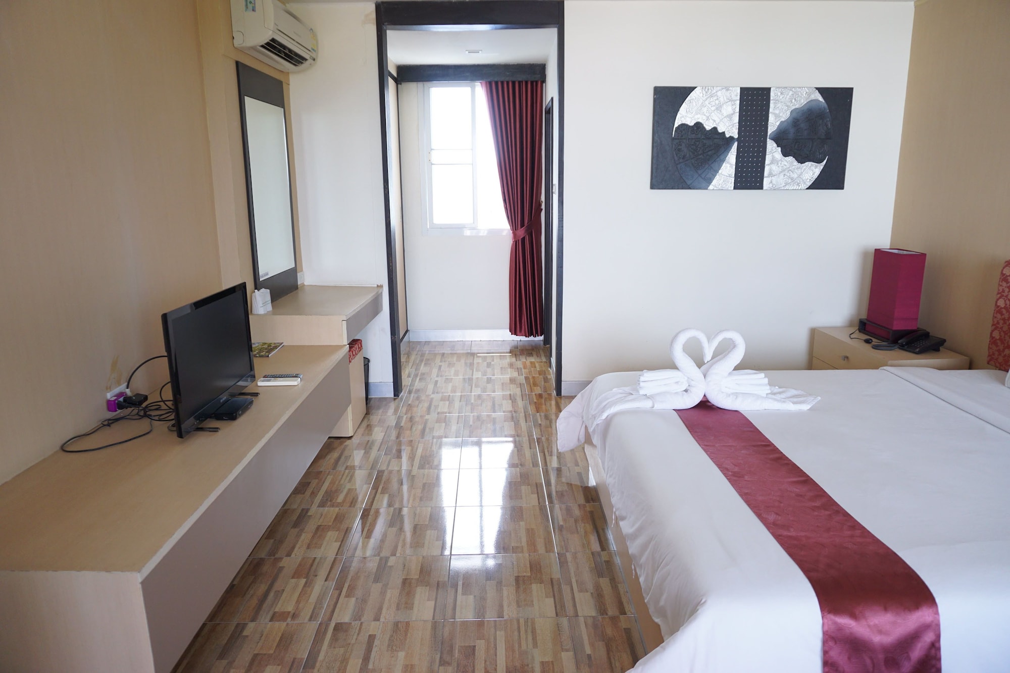 DELUXE, DOUBLE BED