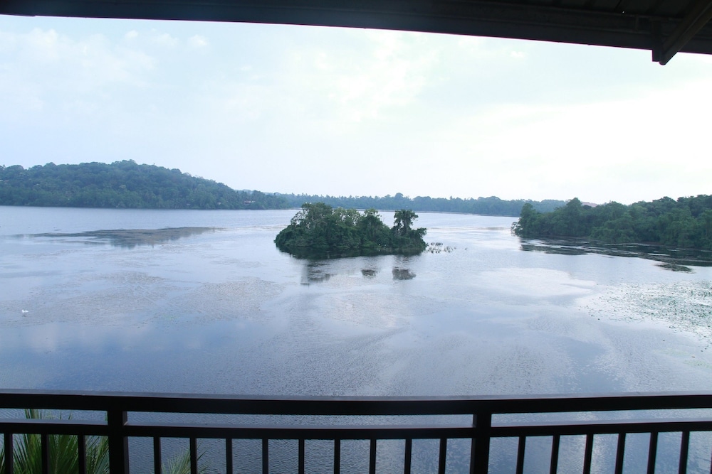 Sanu Lagoon Resort & Spa 24/37