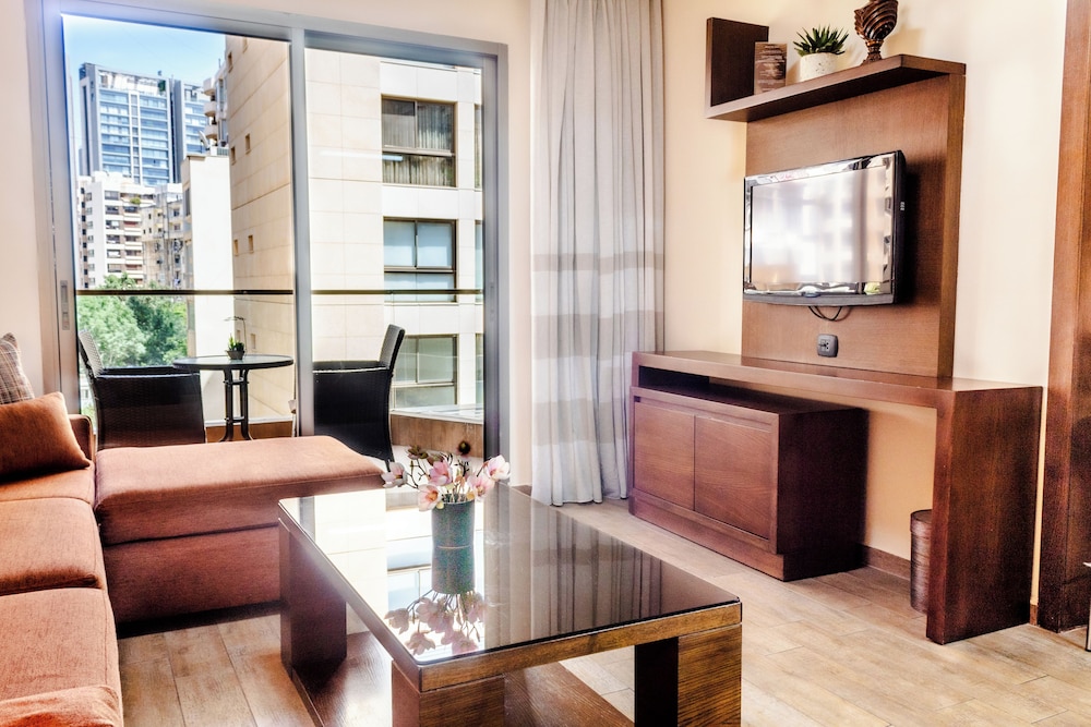 Britannia Suites 24/37