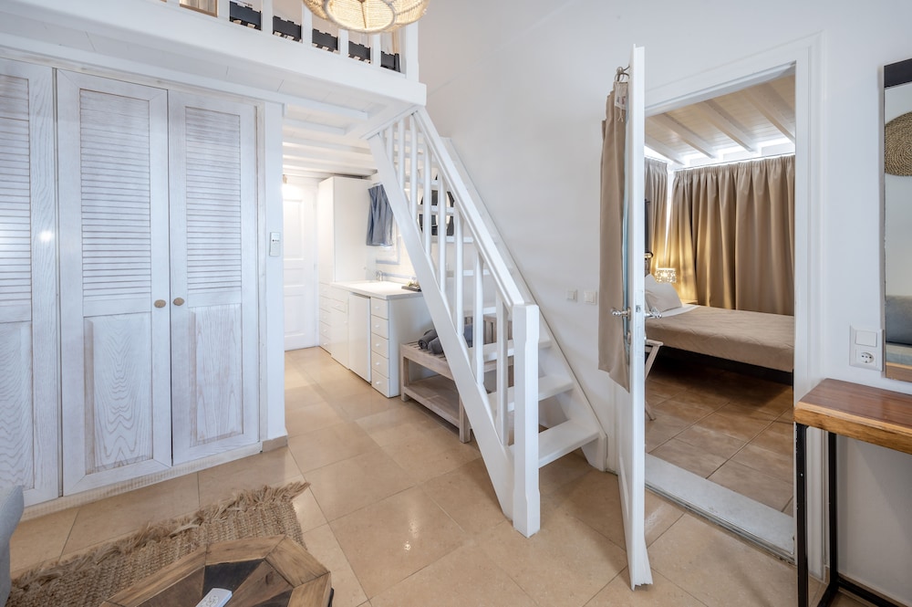 Smy Santorini Suites & Villas 76/76