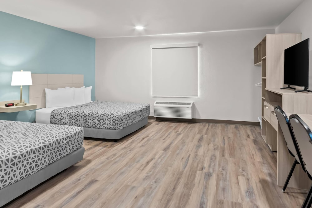 WoodSpring Suites Tucson Medical Center 21/40