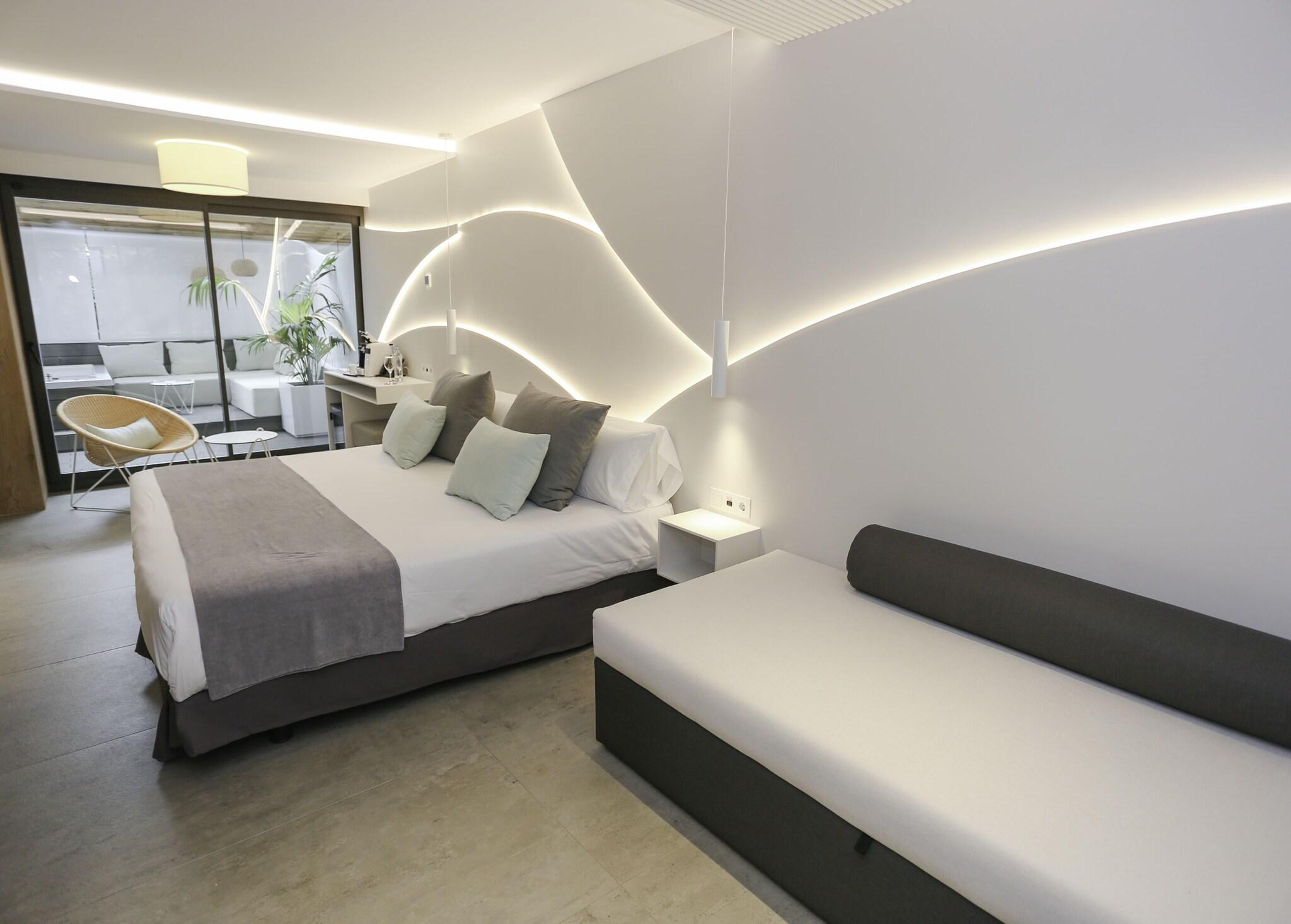Deluxe, King Bed