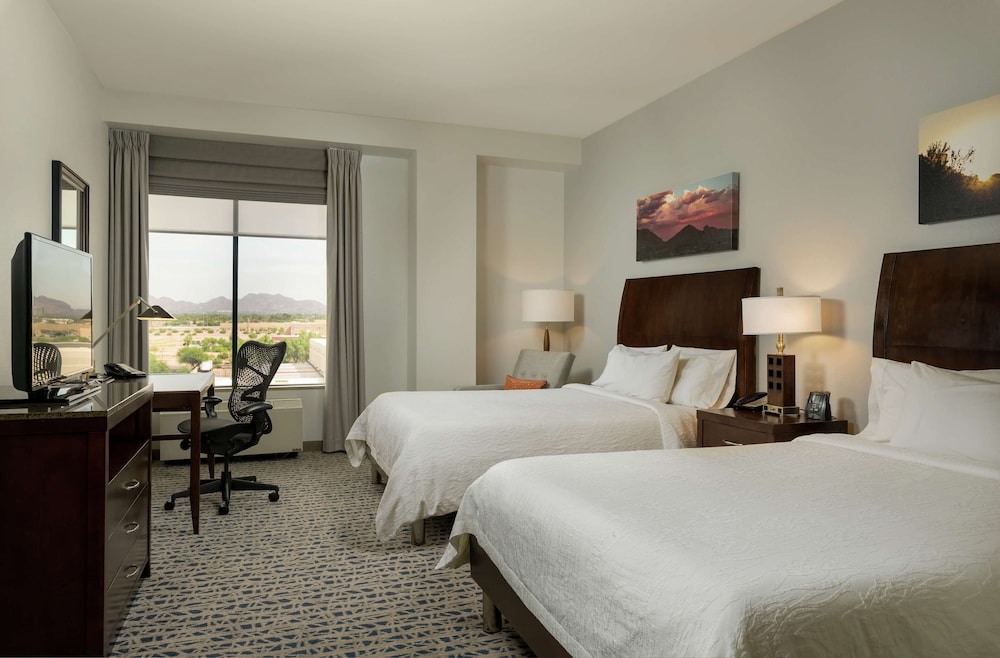 room, 2 queen beds, mountain view
