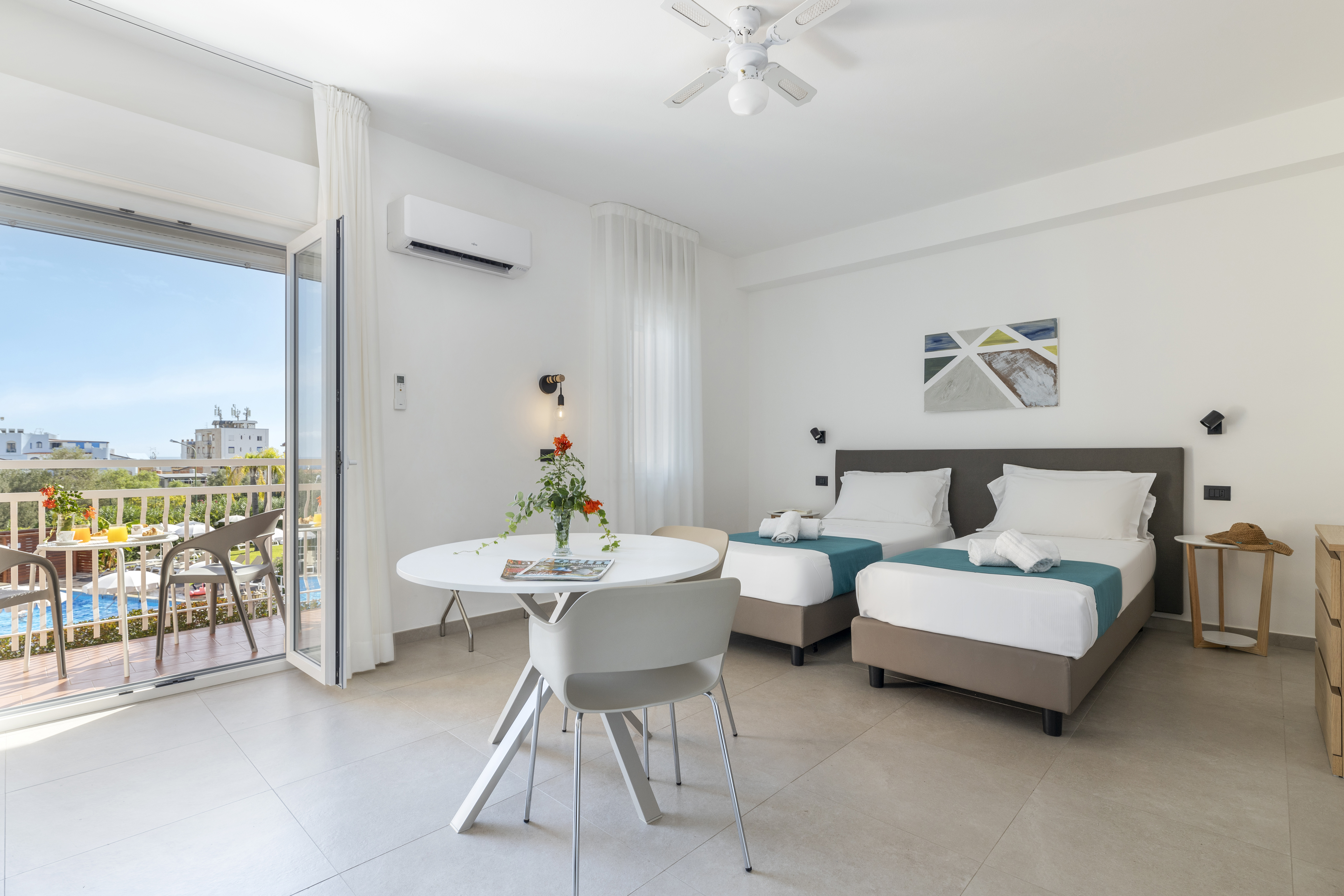 Mono, 2 Double Beds, Pool View, Balcony، Residence Villa Giardini 2/4