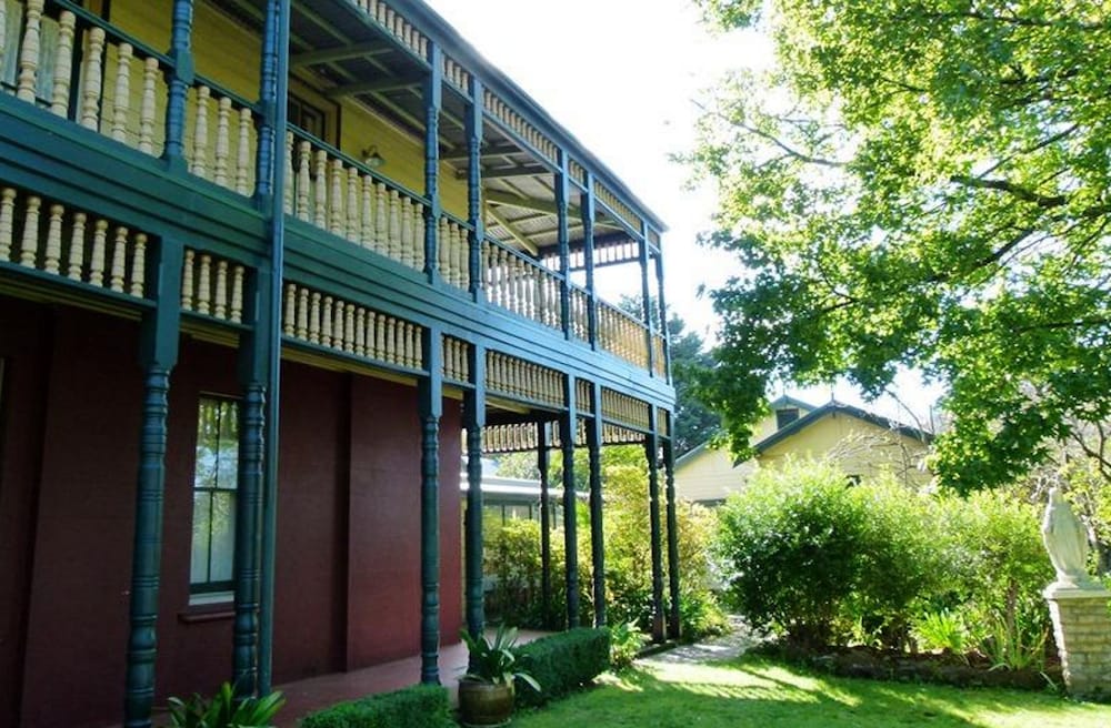 LEURA HOUSE 1/65