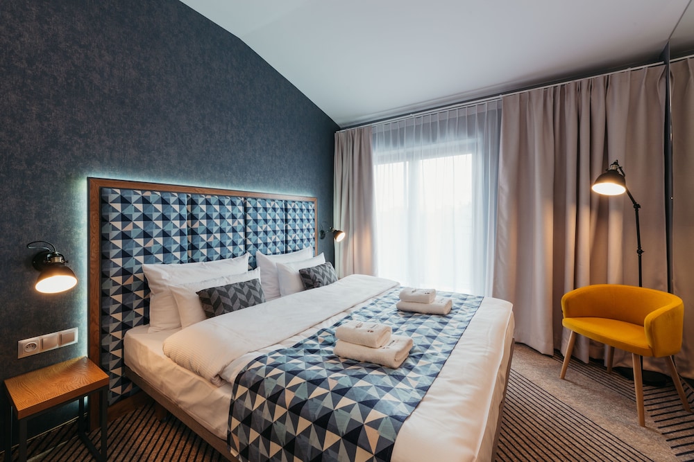 COMFORT, DOUBLE OR TWIN BED, BALCONY