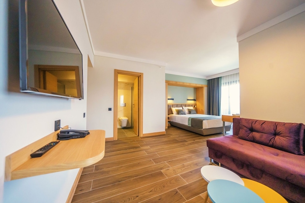 Premier Nergis Beach Hotel 33/50