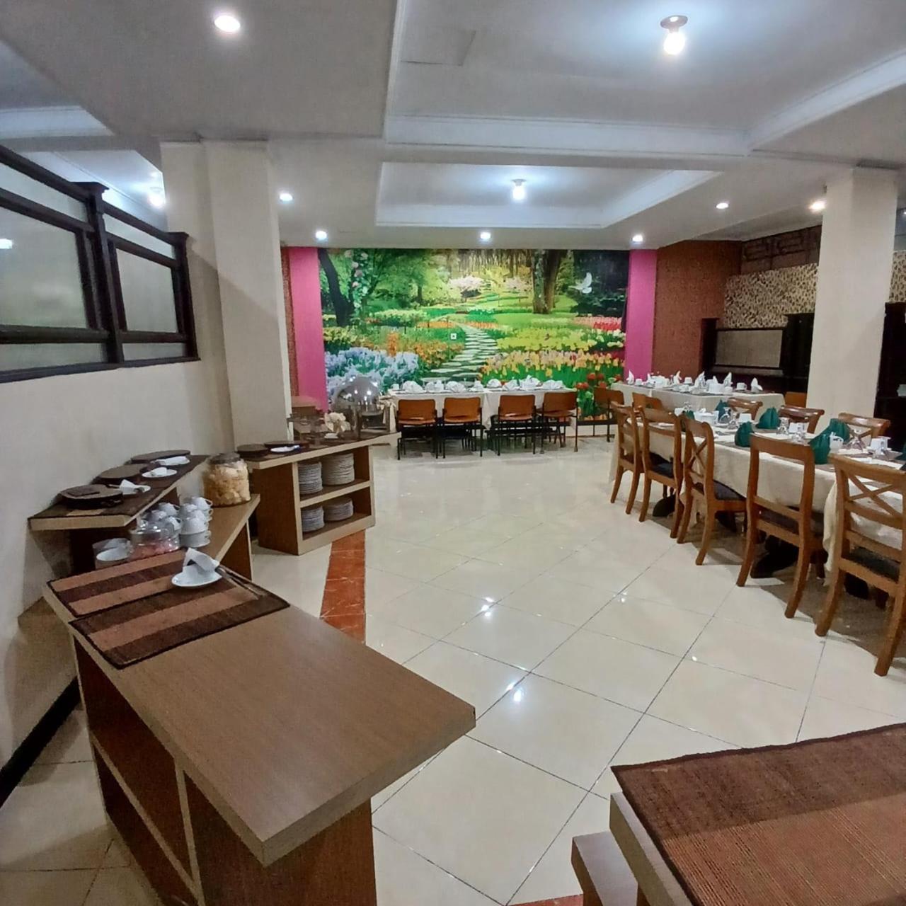 Nikita Hotel 34/49