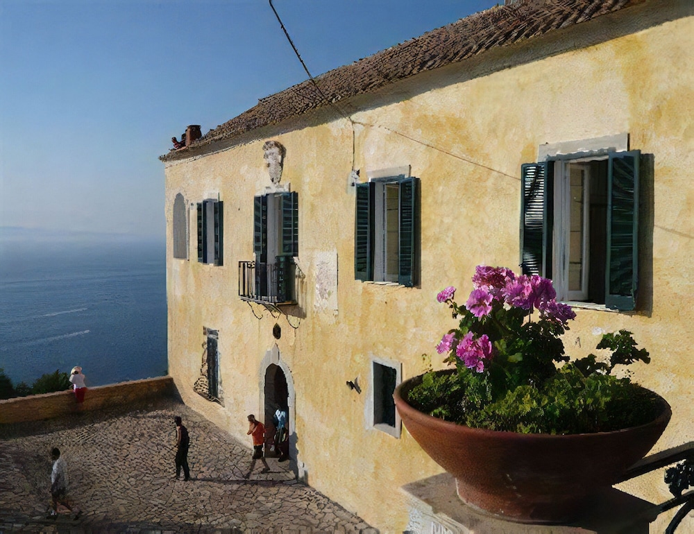 Palazzo Abagnale 30/42