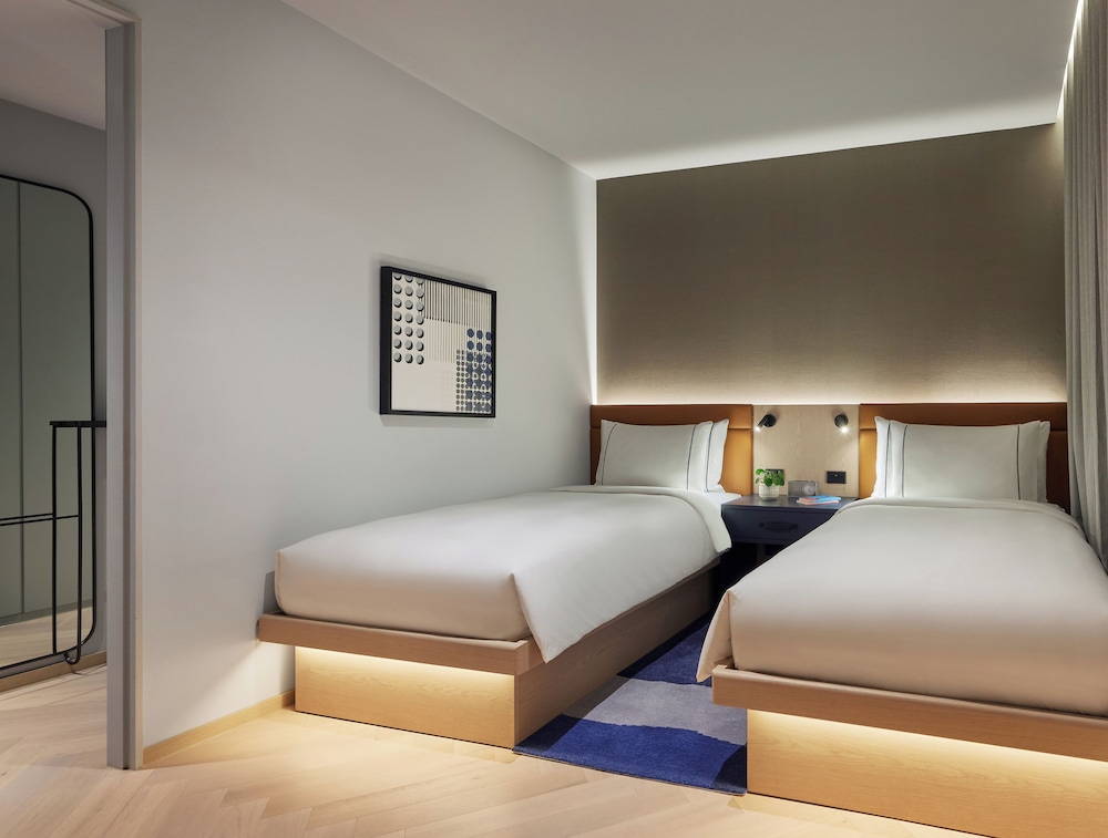2 Bedrooms, Heritage, Apartment, King and Twin Beds