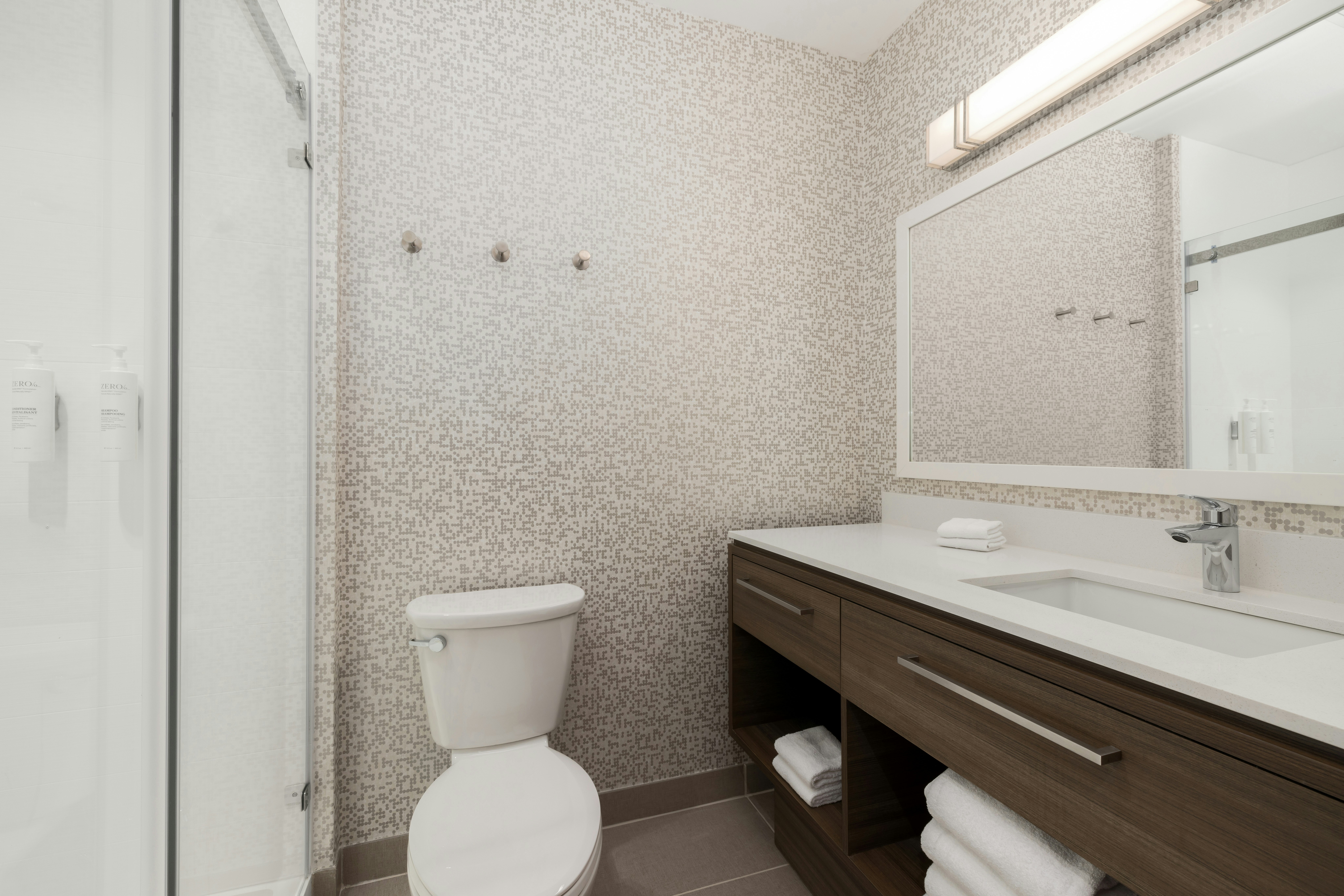 STUDIO, SUITE, KING BED