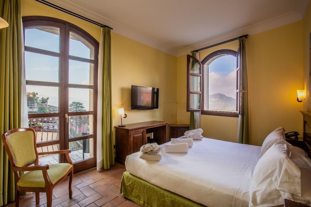 Island, Deluxe, Double Bed, Valley View, Balcony