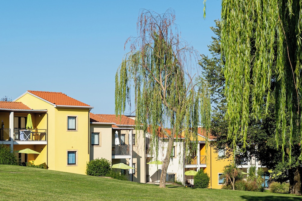 BELVEDERE VILLAGE 45/49