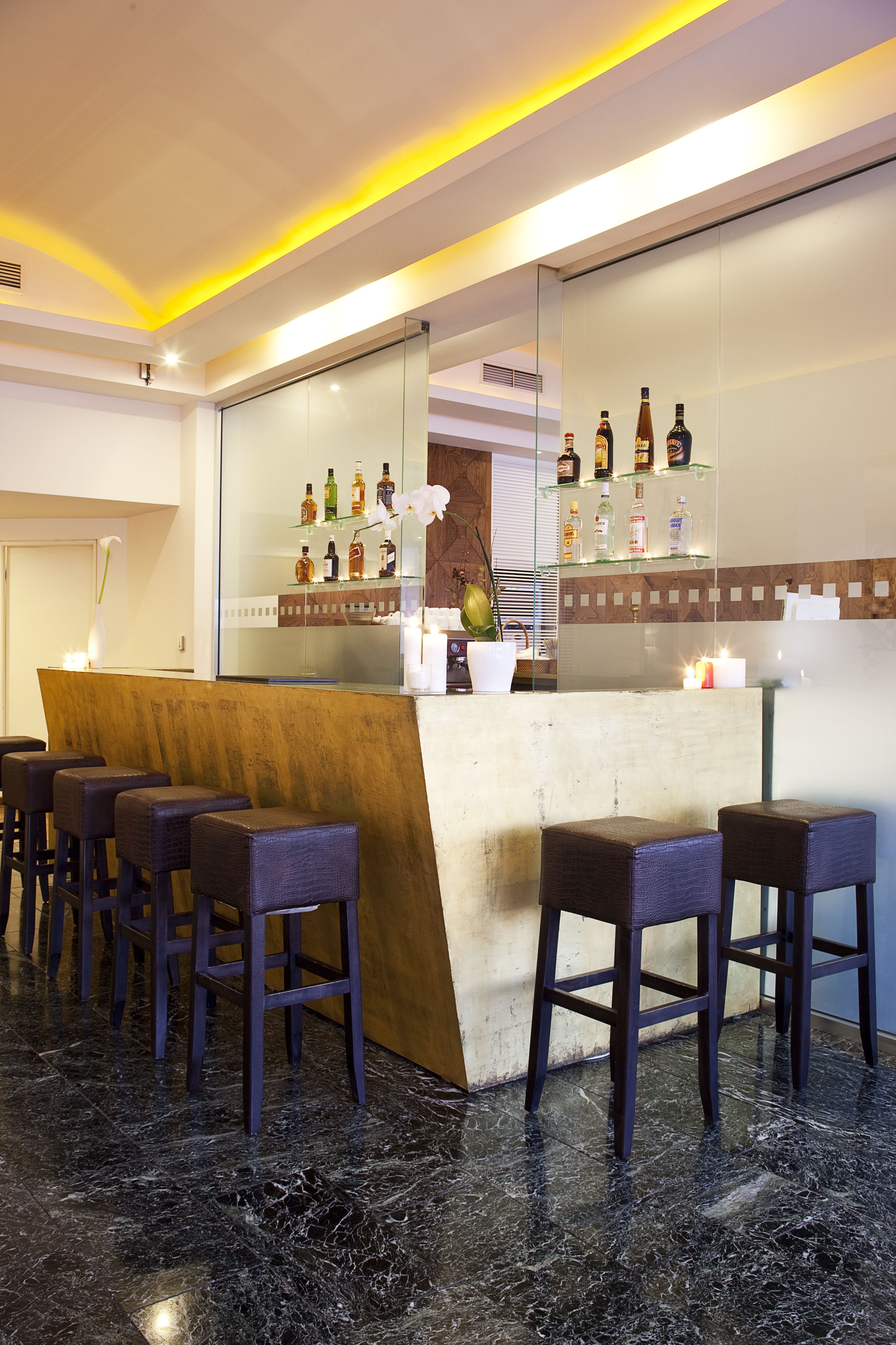 LUCY HOTEL 31/40