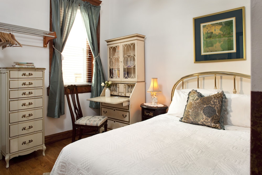 American Guest House 28/50