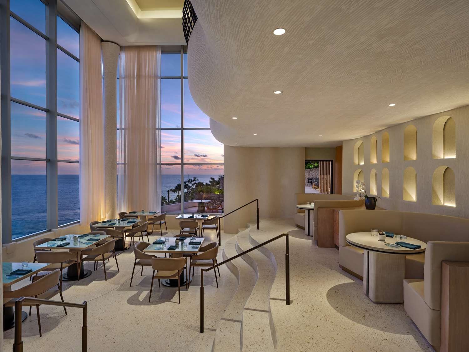 Umana Bali, LXR Hotels and Resorts 12/48