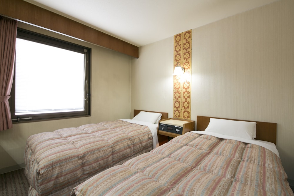ROOM, TWIN BEDS